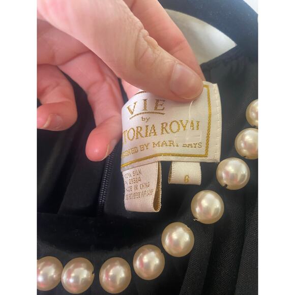 Vie by Victoria Royal Black Silk Sleeveless Body Suit Sz 6 - Picture 3 of 3